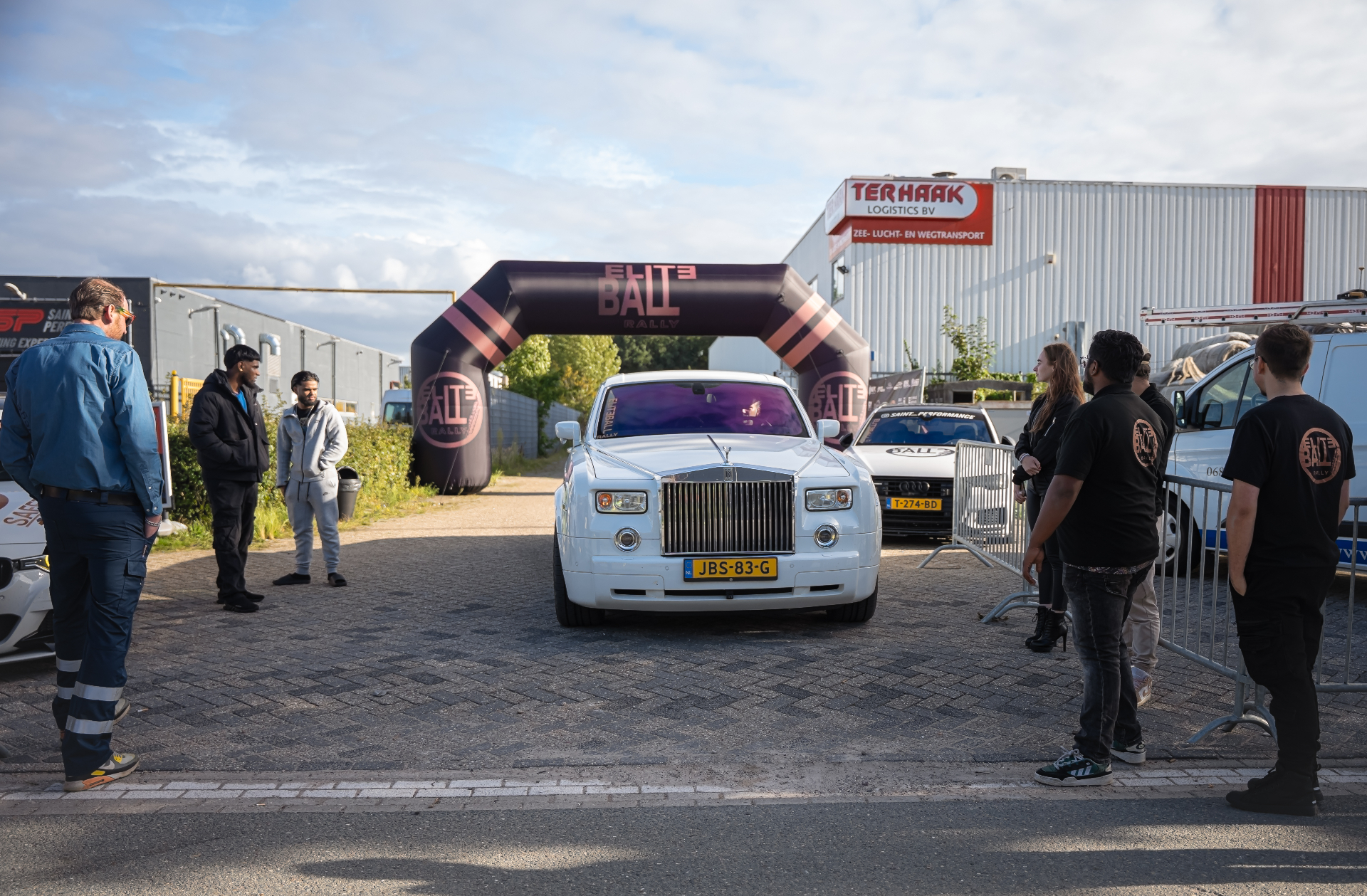 Rolls-Royce Phantom bij de Eliteball Rally startboog