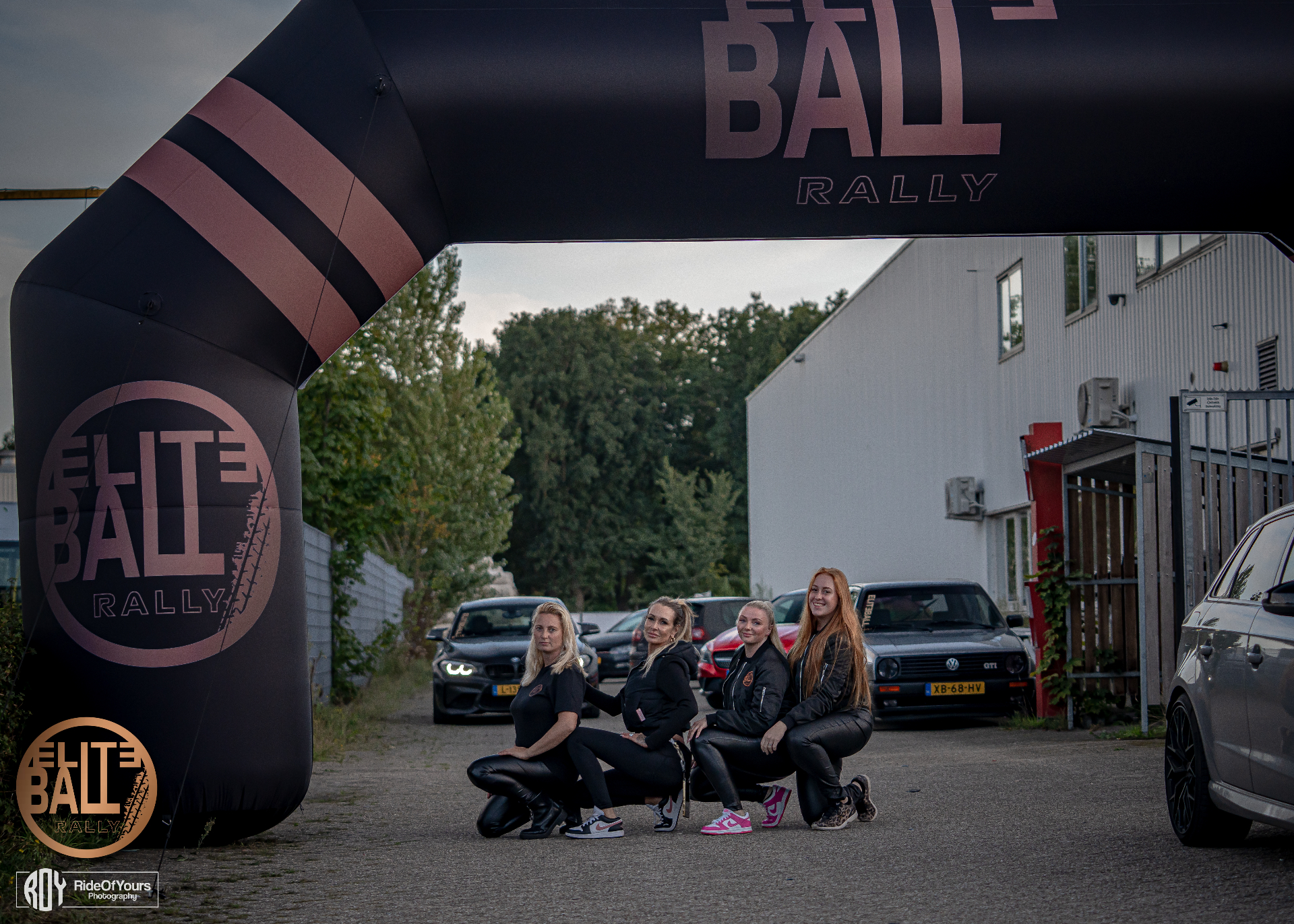Eliteball Rally crew onder de startboog